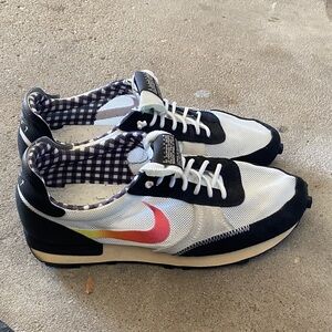 Nike Men's Black and White Sneakers with Red Swoosh daybreak 9.5